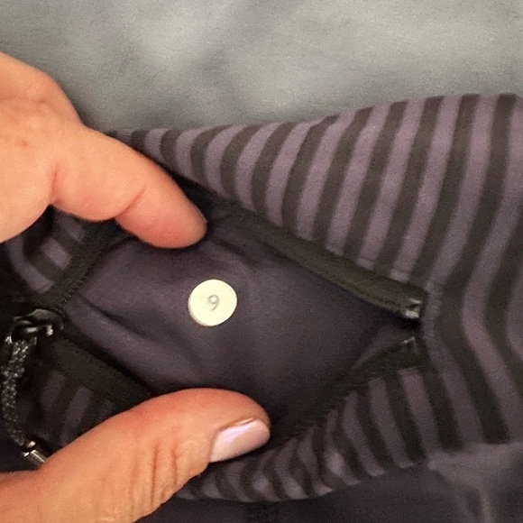 Lululemon Race With Grace Crop Cadet Blue Stripe Size 6 - Picture 3 of 3